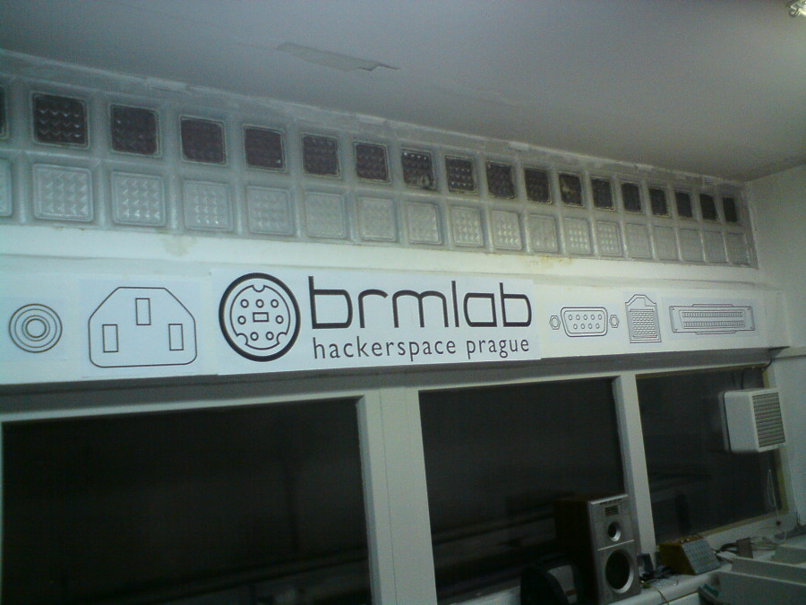 ledbar-glassblock-rows.jpg ledbar-glassblock-rows.jpg